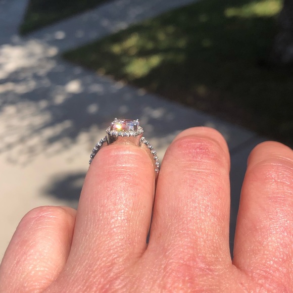 Silver and Cubic Zirconia Engagement Ring - Picture 4 of 7